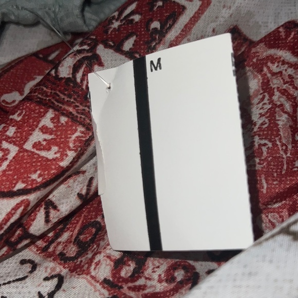 Medium sized teal ribbed, crop cut out shirt brand new never worn - Picture 3 of 4